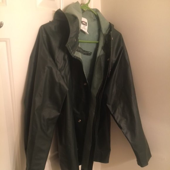 HELLY HANSEN MENS SIZE M VINYL RAIN JACKET - Picture 1 of 3